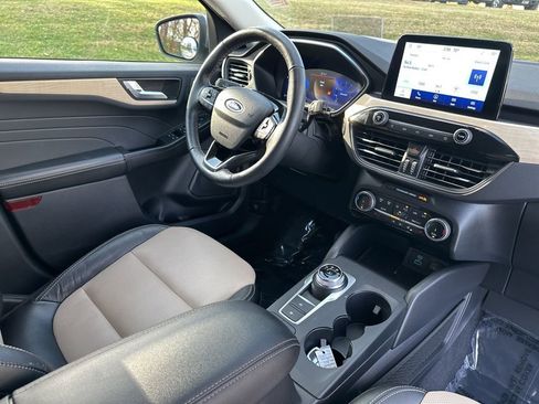 Used 2022 Ford Escape Titanium w/ Titanium Elite Package image 18