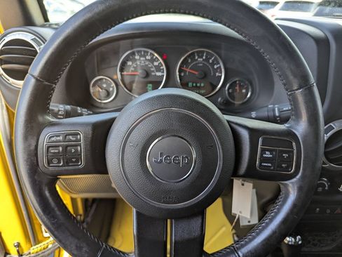 Used 2015 Jeep Wrangler Unlimited Rubicon w/ Connectivity Group AWD/4WD image 27