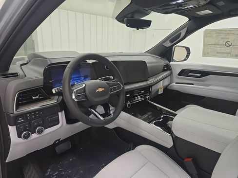 New 2025 Chevrolet Suburban Premier image 11