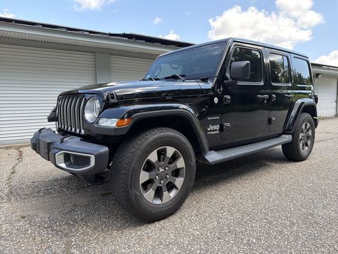 Used 2018 Jeep Wrangler Unlimited Sahara w/ Dual Top Group AWD/4WD image 1