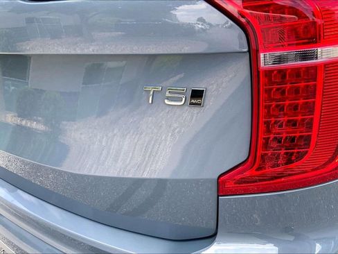 Used 2020 Volvo XC90 T5 Momentum AWD/4WD image 4
