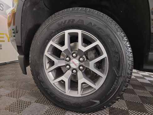 Used 2016 GMC Canyon SLE w/ All Terrain Package image 32