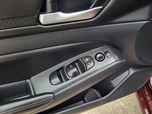 Used 2024 Nissan Altima 2.5 SV FWD image 5