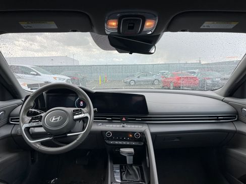 Used 2025 Hyundai Elantra SEL FWD image 34