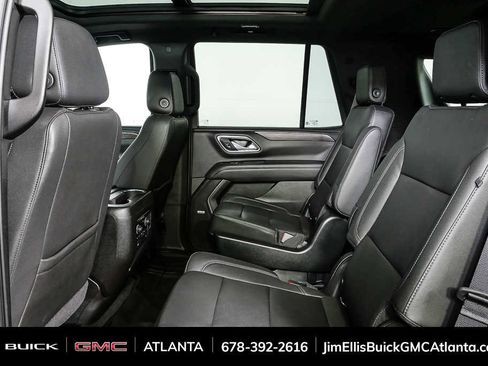 Used 2022 Chevrolet Tahoe Z71 w/ Luxury Package AWD/4WD image 18