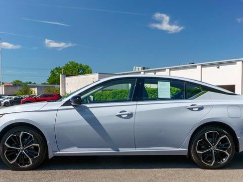 Used 2023 Nissan Altima 2.5 SR AWD/4WD image 9