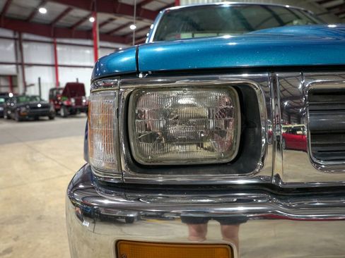 Used 1995 Toyota Pickup DX AWD/4WD image 38