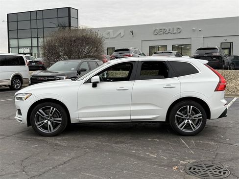 Used 2020 Volvo XC60 T6 Momentum image 5