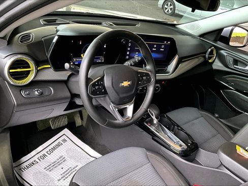 Used 2024 Chevrolet Trax LT w/ Driver Confidence Package FWD image 10