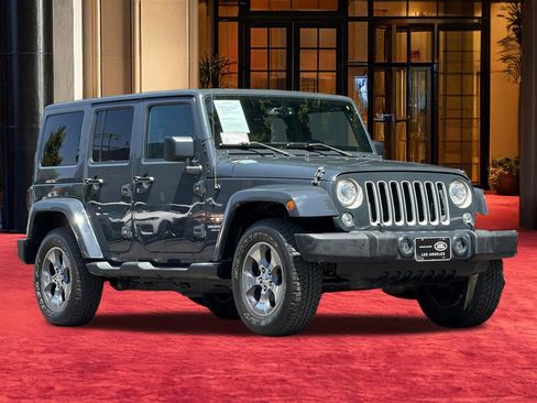 Used 2017 Jeep Wrangler Unlimited Sahara w/ Connectivity Group AWD/4WD image 5