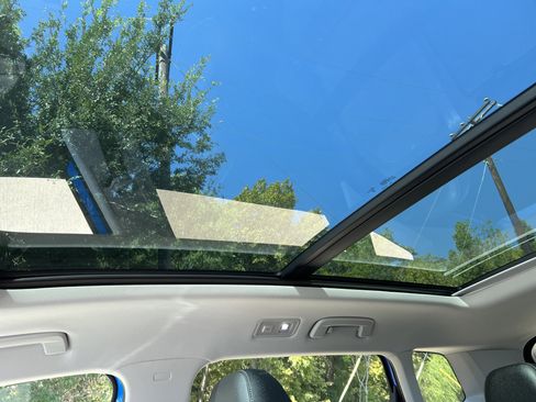 Certified 2025 Volkswagen Taos SE image 26