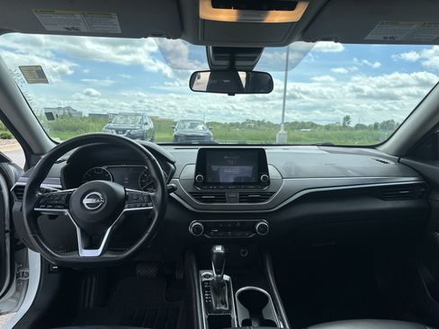 Used 2024 Nissan Altima 2.5 SR FWD image 11