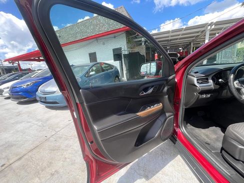 Used 2018 GMC Acadia SLE AWD/4WD image 3