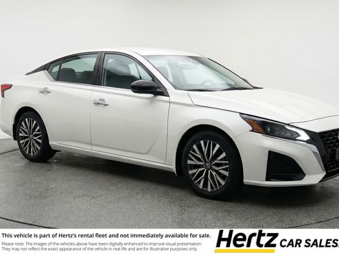 Used 2025 Nissan Altima 2.5 SV image 1