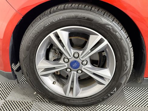 Used 2018 Ford Focus SE w/ SE Appearance Package image 36