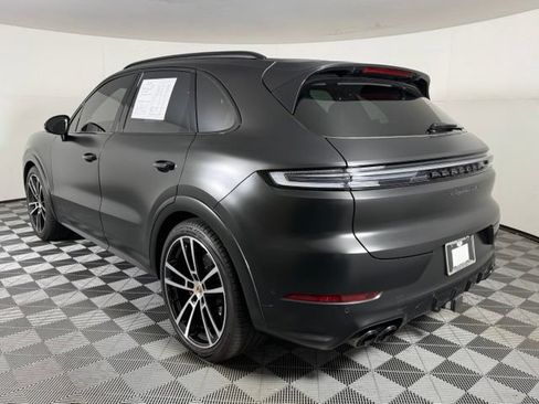 Used 2025 Porsche Cayenne GTS AWD/4WD image 4