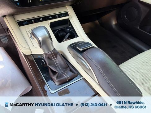 Used 2016 Lexus ES 350 w/ Luxury Package w/Wood Trim FWD image 29