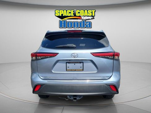 Used 2023 Toyota Highlander XLE image 4
