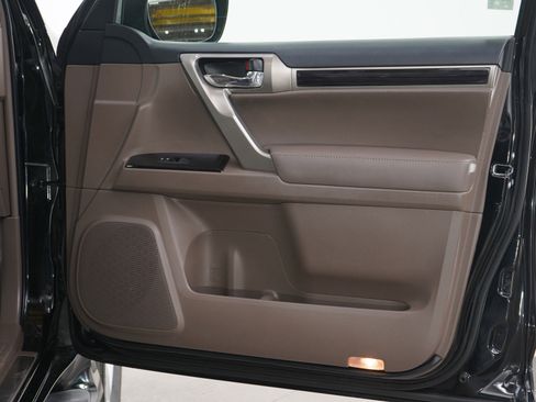 Used 2019 Lexus GX 460 image 11