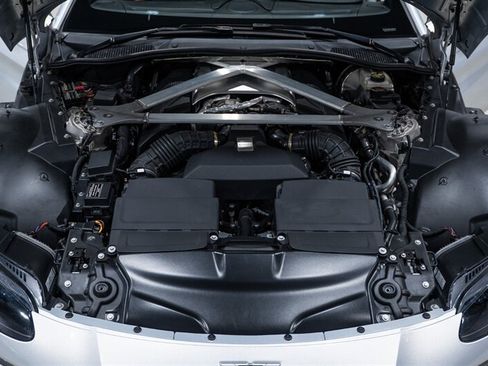 Used 2019 Aston Martin V8 Vantage Coupe RWD image 36