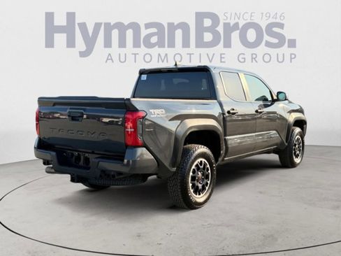Used 2025 Toyota Tacoma TRD Off-Road AWD/4WD image 3