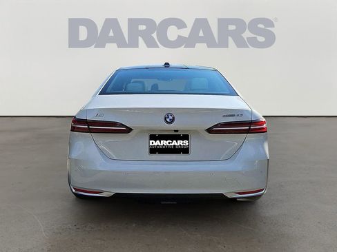 Certified 2024 BMW i5 eDrive40i w/ Premium Package image 4