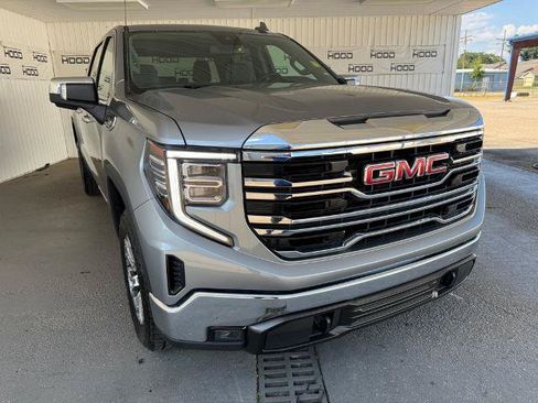 Used 2025 GMC Sierra 1500 SLT RWD image 1