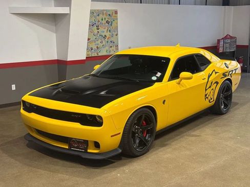 Used 2017 Dodge Challenger SRT Hellcat RWD image 44