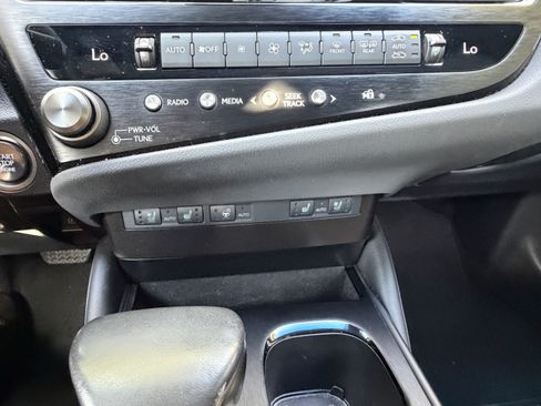 Certified 2023 Lexus ES 250 w/ Premium Package AWD/4WD image 26