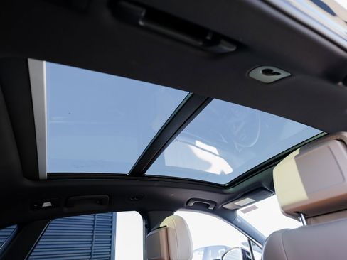 Certified 2025 Porsche Macan image 30