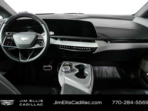Used 2025 Cadillac Optiq Luxury 2 w/ LPO, Floor Liner Package AWD/4WD image 19