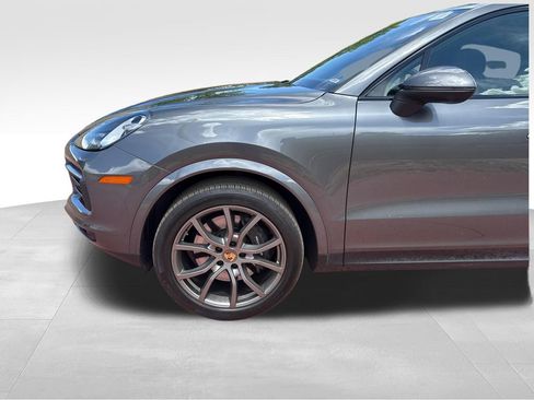 Used 2023 Porsche Cayenne Coupe AWD/4WD image 34