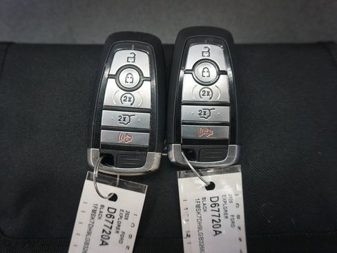 Used 2020 Ford Explorer XLT w/ Equipment Group 202A RWD image 17