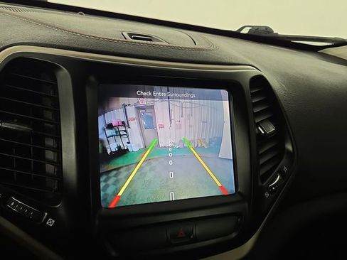 Used 2017 Jeep Cherokee 75th Anniversary FWD image 20
