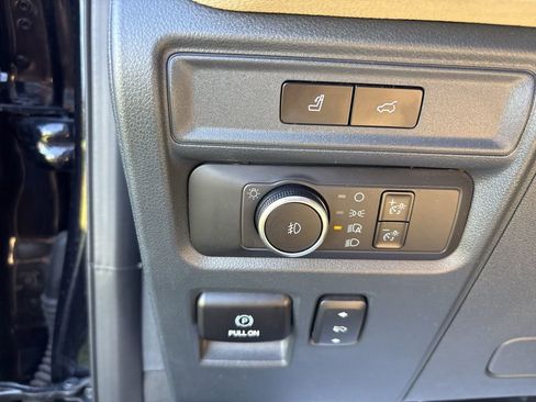 Used 2022 Ford Expedition Limited image 15