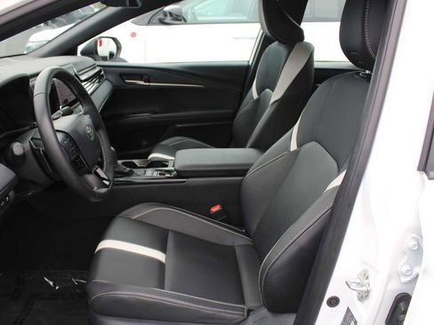 Used 2025 Toyota Camry LE image 9