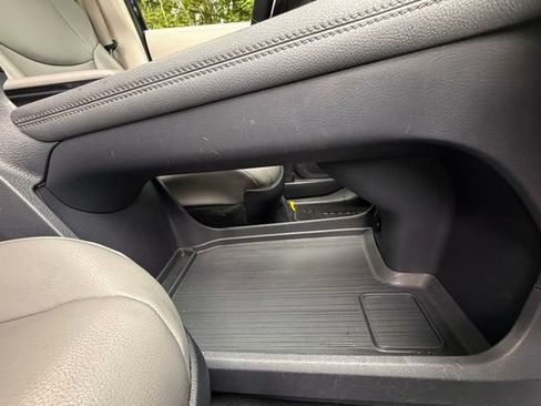 Used 2022 Toyota Sienna XLE FWD image 27