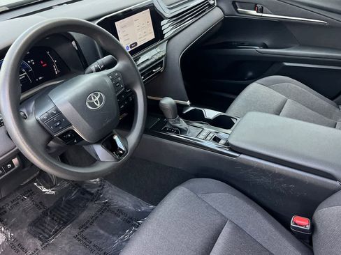 Used 2025 Toyota Camry LE image 12