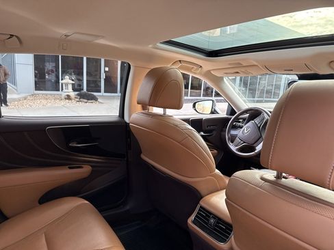 Used 2018 Lexus LS 500 AWD w/ Accessory Package (Z1) image 8