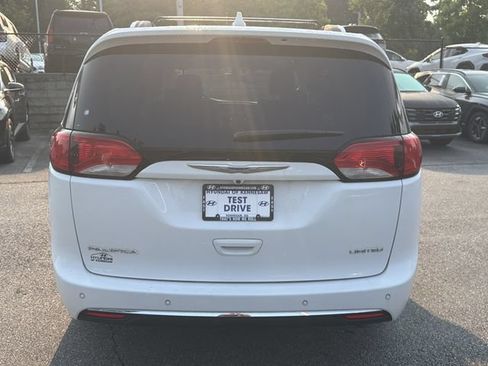 Used 2019 Chrysler Pacifica Limited FWD image 7