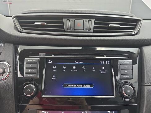 Used 2020 Nissan Rogue SV image 31