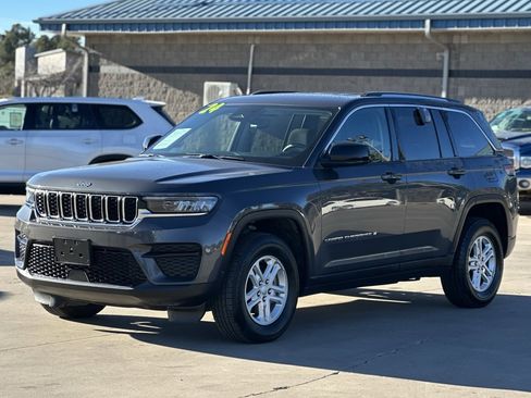 Used 2024 Jeep Grand Cherokee Laredo image 7