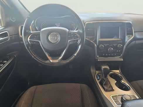 Used 2020 Jeep Grand Cherokee Laredo AWD/4WD image 4
