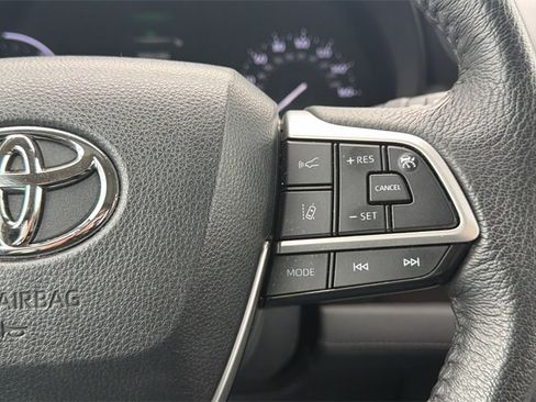Used 2024 Toyota Sienna XLE image 34