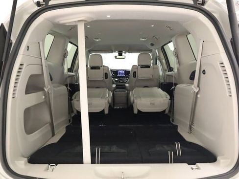 Used 2019 Chrysler Pacifica Touring-L Plus w/ Tire & Wheel Group FWD image 37