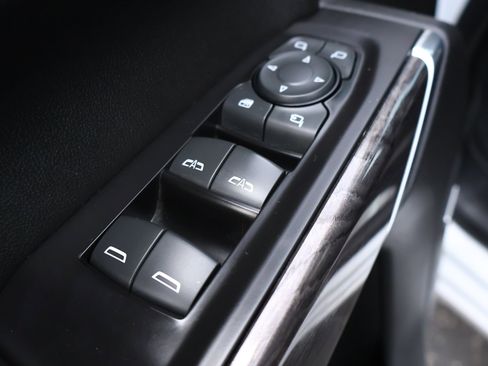 Used 2019 Chevrolet Silverado 1500 LTZ AWD/4WD image 7