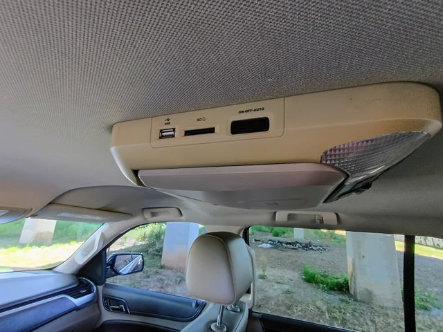 Used 2015 Chevrolet Suburban LT RWD image 70