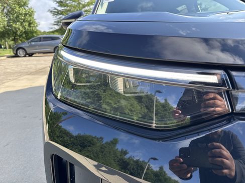 Certified 2025 Volkswagen Tiguan S image 36