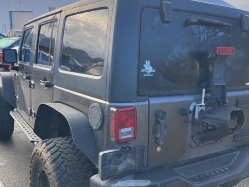 Used 2016 Jeep Wrangler Unlimited Rubicon image 18