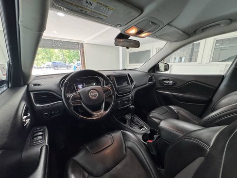 Used 2019 Jeep Cherokee Latitude Plus w/ Cold Weather Group AWD/4WD image 22